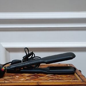ghd Black Crimper - Matte Black Styling Iron